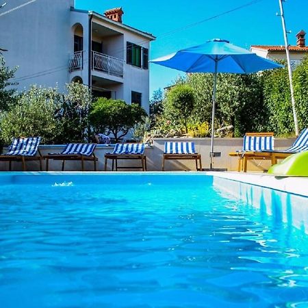 Apartments With A Swimming Pool Pula - 7356 Exteriér fotografie
